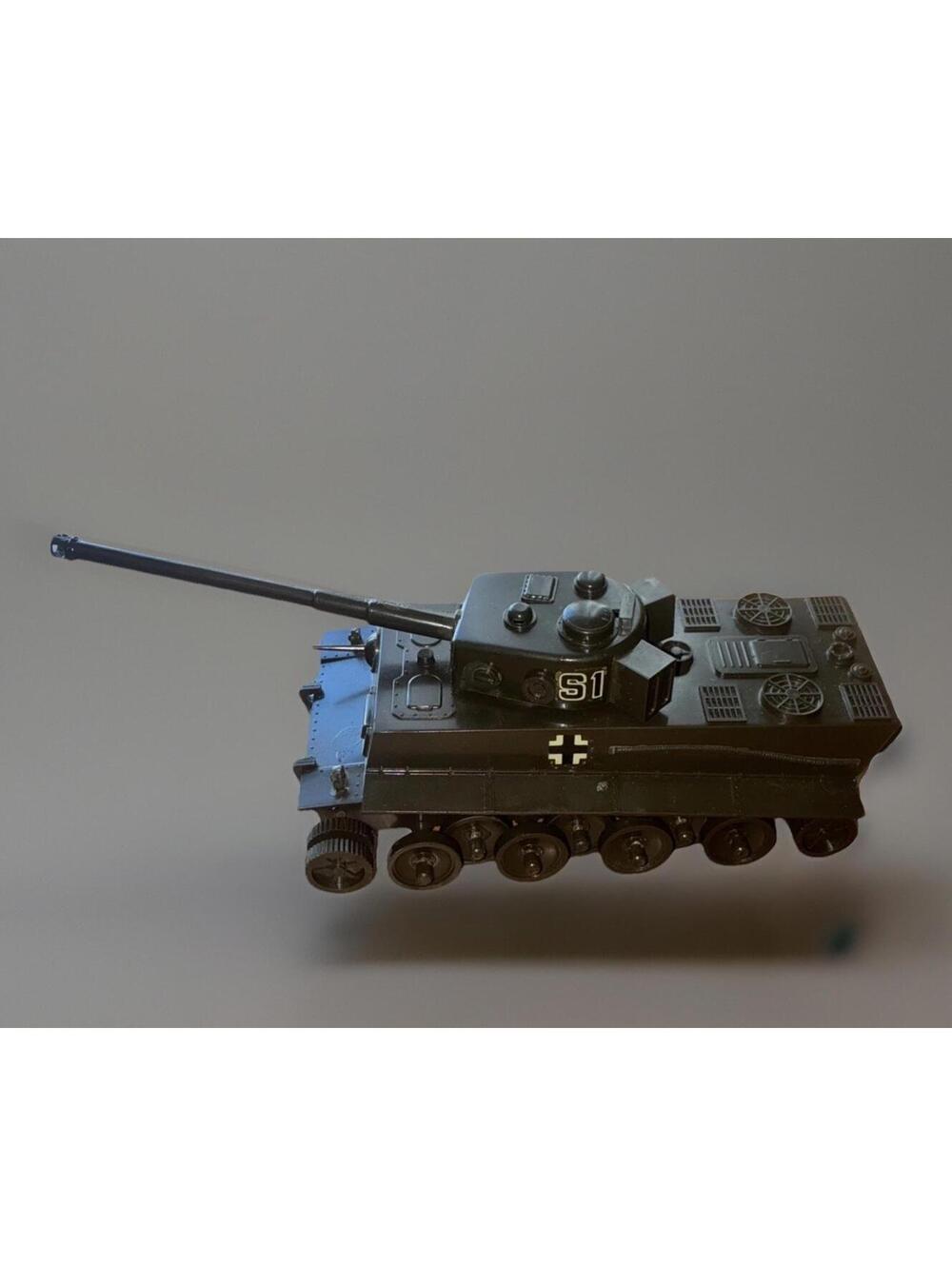 Fujimi 1/50 Motorized Germany Untested No Tracks All Components Inside